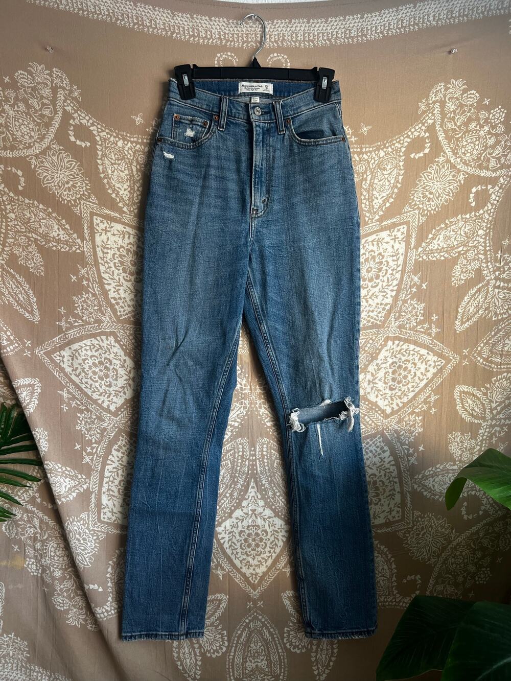 Abercrombie The 90’s Slim Straight Ultra High Rise Jeans